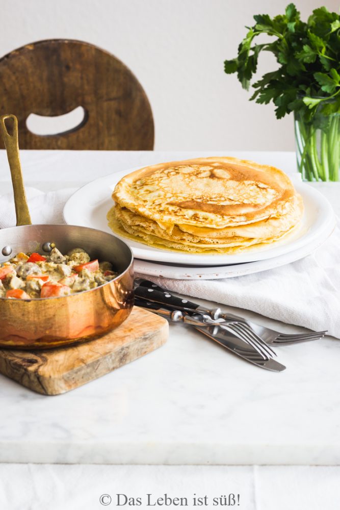 Herzhafte Pfannkuchen mit Pilz-Paprika Sauce - DAS LEBEN IST SÜSS!